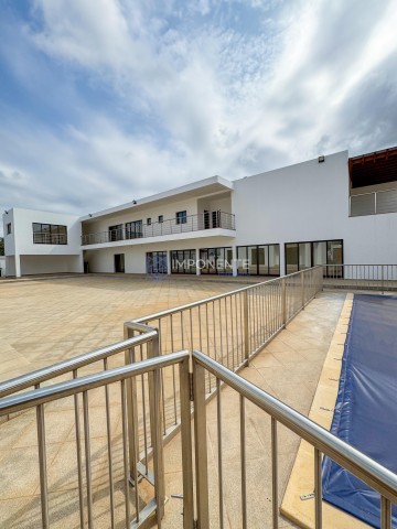 A Venda Luxuosa vivenda V5 corporativa, no Patriota, a 500m do Banco Sol.