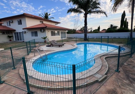 Anúncio Vivenda V4 com anexo e piscina, mobiliada, no Condomínio Atlântico Sul, Talatona.