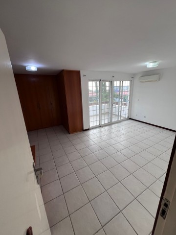 A Venda Vivenda V4 com anexo e piscina, mobiliada, no Condomínio Atlântico Sul, Talatona.