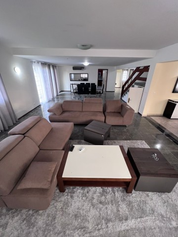 A Venda Vivenda V4 com anexo e piscina, mobiliada, no Condomínio Atlântico Sul, Talatona.