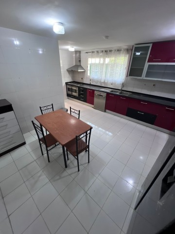 A Venda Vivenda V4 com anexo e piscina, mobiliada, no Condomínio Atlântico Sul, Talatona.