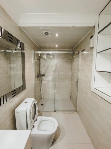 A Venda Vivenda V2, mobiliada, no condomínio Vila Mar, Ilha de Luanda.