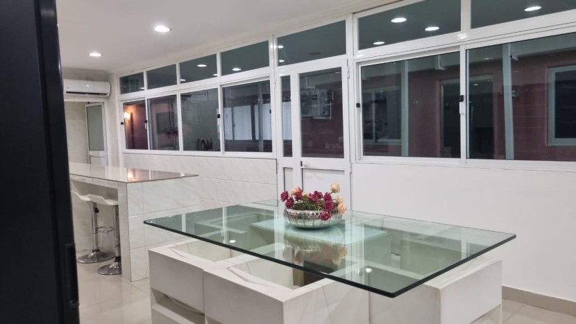 A Venda Vivenda V3 com anexo, na Ilha de Luanda.