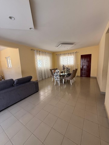 A Venda Vivenda V4 , no Projecto Nova Vida/Urbanização Nova Vida.