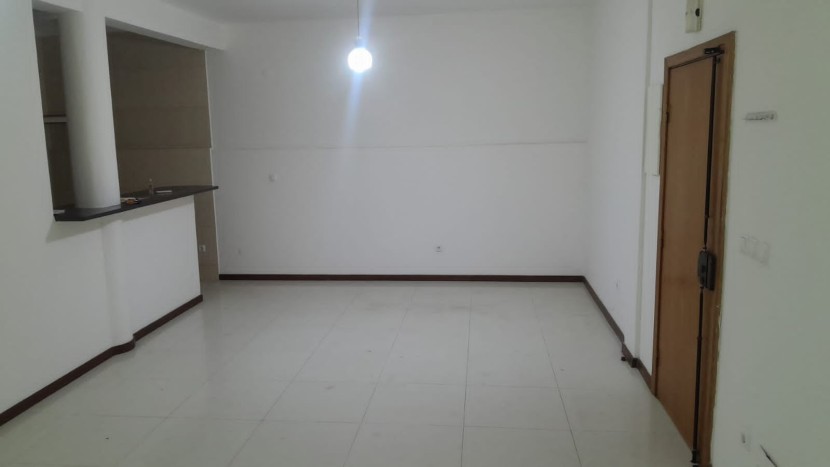A Venda Apartamento T3+1, no Condomínio Vale dos Pássaros, Talatona.