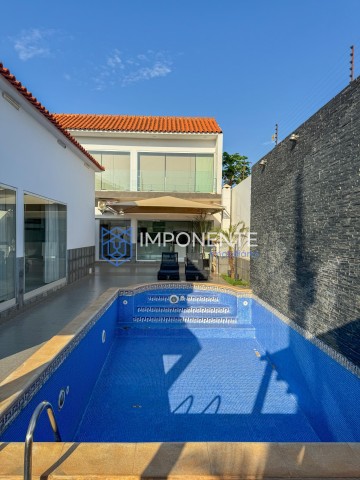 A Venda Luxuosa vivenda V4, com anexo e piscina, no Lar do Patriota, Benfica.
