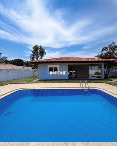A Venda Luxuosa vivenda V4, com anexo e piscina, no Condomínio Atlântico Sul, Talatona.