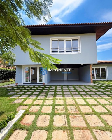 A Venda Luxuosa vivenda V4, com anexo e piscina, no Condomínio Atlântico Sul, Talatona.