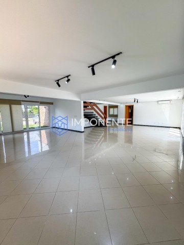 A Venda Luxuosa vivenda V4, com anexo e piscina, no Condomínio Atlântico Sul, Talatona.