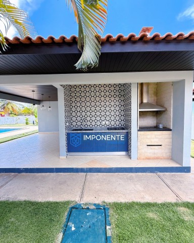 A Venda Luxuosa vivenda V4, com anexo e piscina, no Condomínio Atlântico Sul, Talatona.