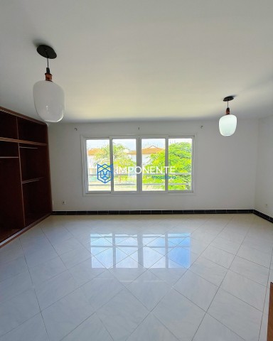 A Venda Luxuosa vivenda V4, com anexo e piscina, no Condomínio Atlântico Sul, Talatona.