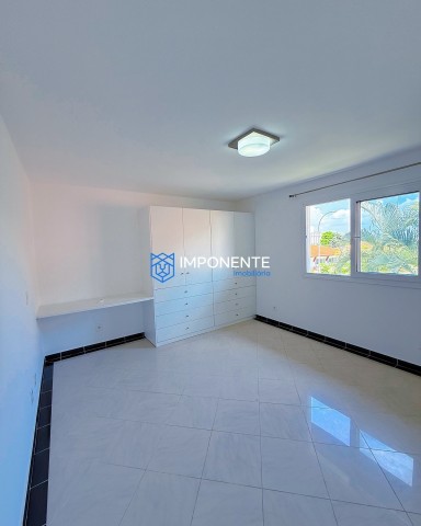 A Venda Luxuosa vivenda V4, com anexo e piscina, no Condomínio Atlântico Sul, Talatona.