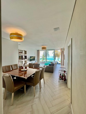 A Venda Luxuoso apartamento T3 vista ao mar, no Edifício Dinette na Ilha de Luanda.