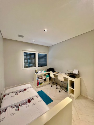 A Venda Luxuoso apartamento T3 vista ao mar, no Edifício Dinette na Ilha de Luanda.