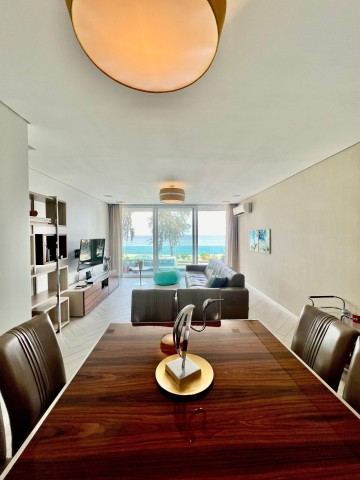 A Venda Luxuoso apartamento T3 vista ao mar, no Edifício Dinette na Ilha de Luanda.