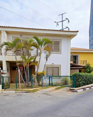 A Venda Vivenda V3 dúplex, no Condomínio Luar de Talatona, Talatona.