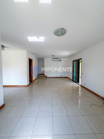A Venda Vivenda V3 dúplex, no Condomínio Luar de Talatona, Talatona.