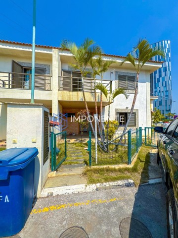 A Venda Vivenda V3 dúplex, no Condomínio Luar de Talatona, Talatona.