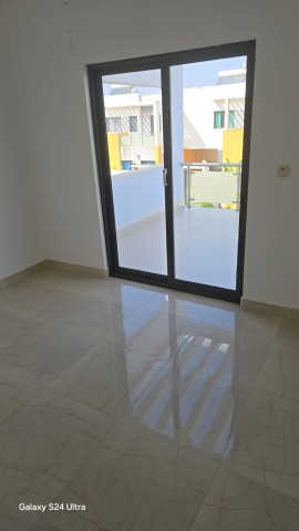 A Venda Vivenda V3, no Condomínio Hortência Village, Luanda sul, Viana.