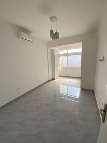 A Venda Apartamento T2+1 na Sagrada Família - Perto do Hotel Loanda.