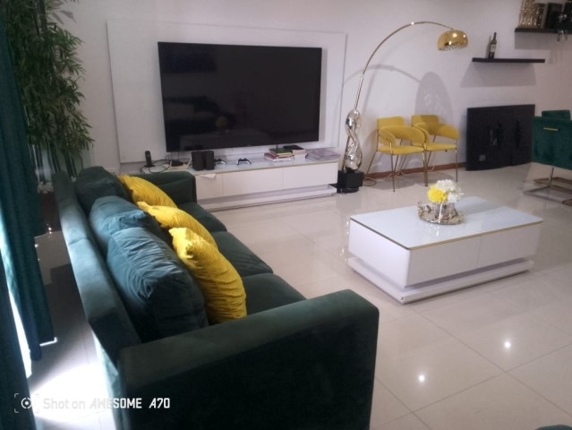A Venda Apartamento T3 no condomínio Terraços do Atlântico, Talatona.
