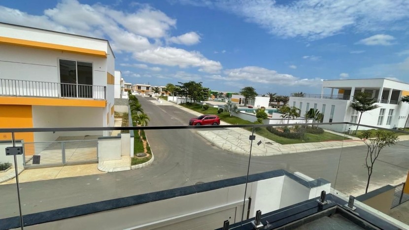 A Venda Vivenda V3 duplex, no Condomínio Orlando - Kilamba.