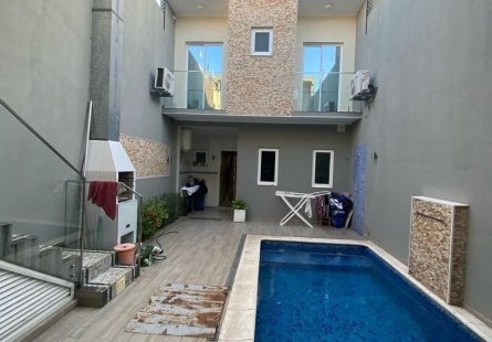 Vivenda V4 com piscina, mobiliada, na Vila Alice, Rua da liberdade.