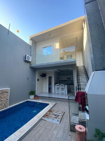 A Venda Vivenda V4 com piscina, mobiliada, na Vila Alice, Rua da liberdade.