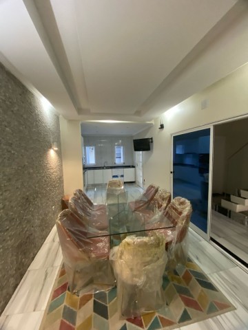 A Venda Vivenda V4 com piscina, mobiliada, na Vila Alice, Rua da liberdade.