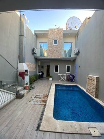 A Venda Vivenda V4 com piscina, mobiliada, na Vila Alice, Rua da liberdade.