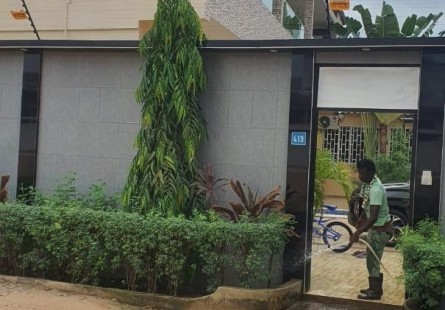 Anúncio Vivenda V5 com piscina e anexo, no Camama, a escassos metros, do Deskontão