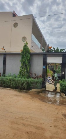 A Venda Vivenda V5 com piscina e anexo, no Camama, a escassos metros, do Deskontão