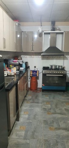 A Venda Vivenda V5 com piscina e anexo, no Camama, a escassos metros, do Deskontão