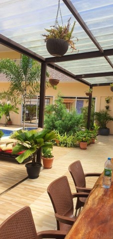 A Venda Vivenda V5 com piscina e anexo, no Camama, a escassos metros, do Deskontão