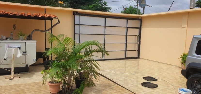 A Venda Vivenda V5 com piscina e anexo, no Camama, a escassos metros, do Deskontão
