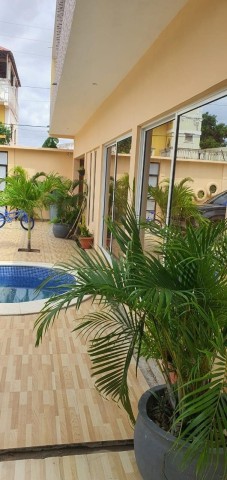 A Venda Vivenda V5 com piscina e anexo, no Camama, a escassos metros, do Deskontão