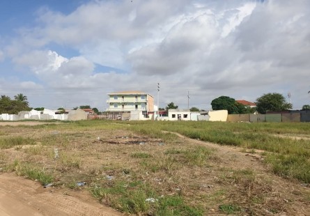 Anúncio Terreno de 7 hectares, berma estrada, na Cidade Universitária, Camama.