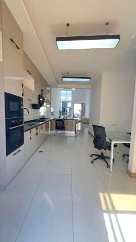 A Venda Vivenda V3, mobilada, no Condomínio Hozana Residence, Kilamba.
