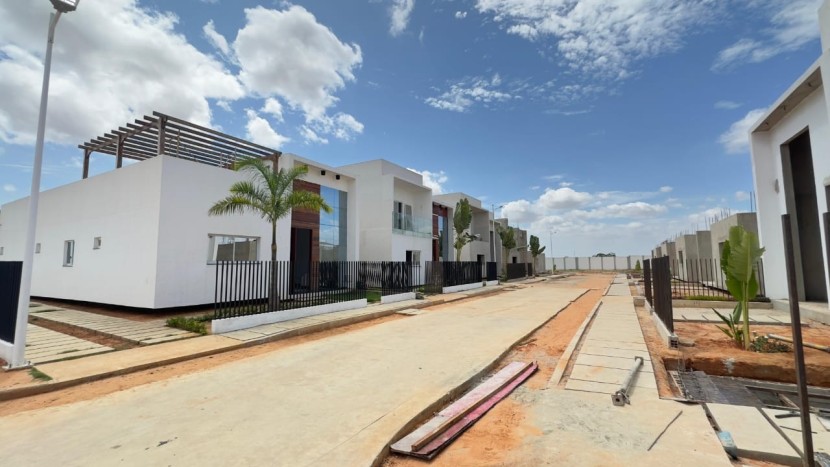 A Venda Vivenda V3, mobilada, no Condomínio Hozana Residence, Kilamba.