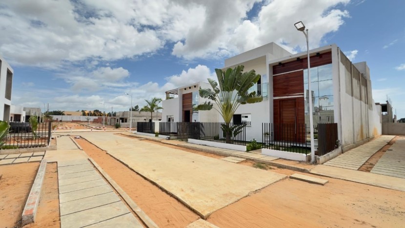 A Venda Vivenda V3, mobilada, no Condomínio Hozana Residence, Kilamba.