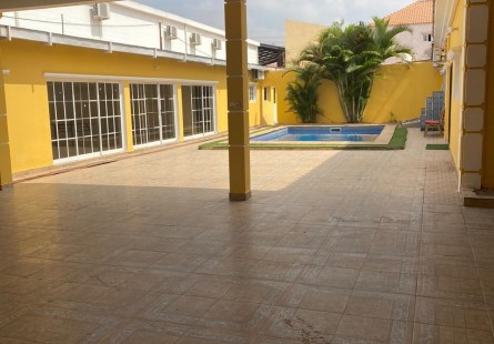 Anúncio Vivenda V4 com piscina e anexo, no Camama.