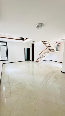 A Venda Vivenda V3 duplex, no condomínio Vila Sol, Talatona.