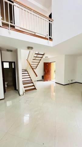 A Venda Vivenda V3 duplex, no condomínio Vila Sol, Talatona.