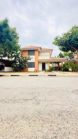 A Venda Vivenda V3 duplex, no condomínio Vila Sol, Talatona.