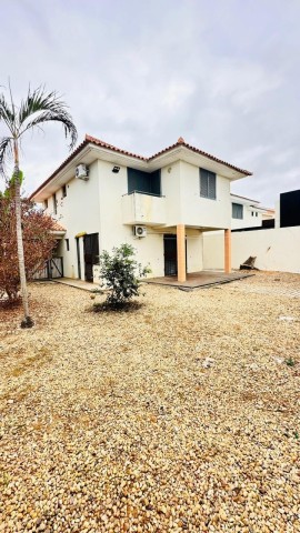 A Venda Vivenda V3 duplex, no condomínio Vila Sol, Talatona.