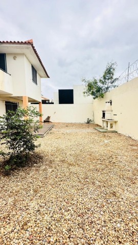 A Venda Vivenda V3 duplex, no condomínio Vila Sol, Talatona.