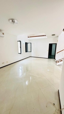 A Venda Vivenda V3 duplex, no condomínio Vila Sol, Talatona.
