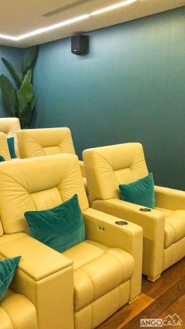 A Venda Vivenda V5 de alto padrão, com anexo e piscina, no Futungo de Belas.