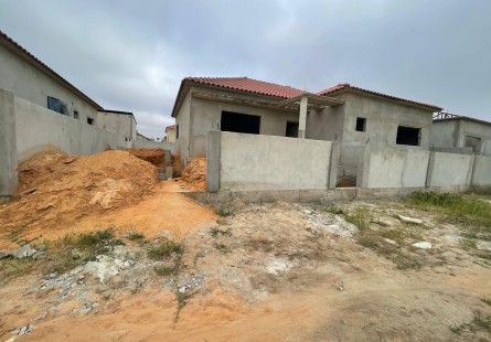 Moradia T3 tosca no Kilamba, Belas.