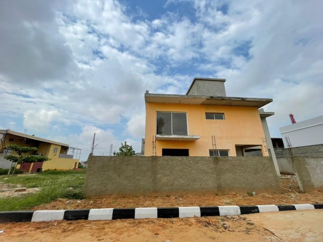 A Venda Vivenda V3 tosca com anexo, no Parque Residencial Esperança, Via Expressa.